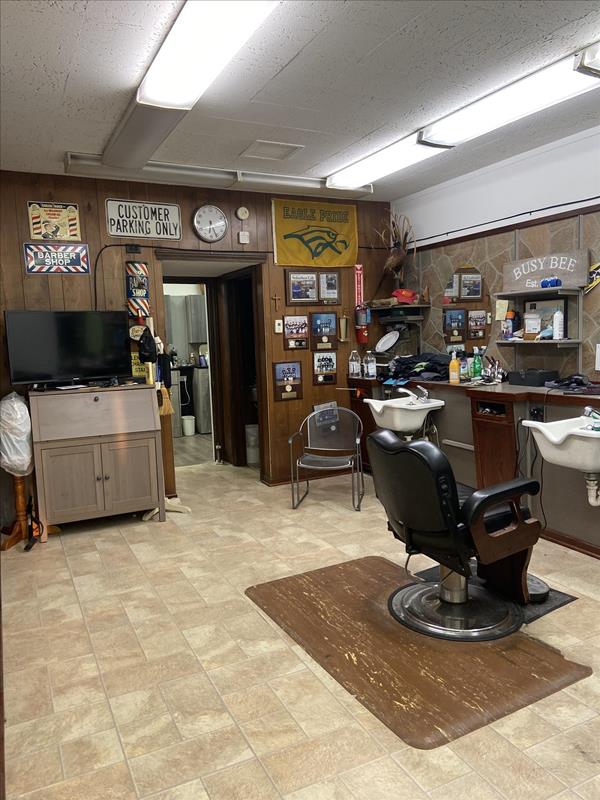 Busy Bee Barber Shop Glen Ellyn, IL